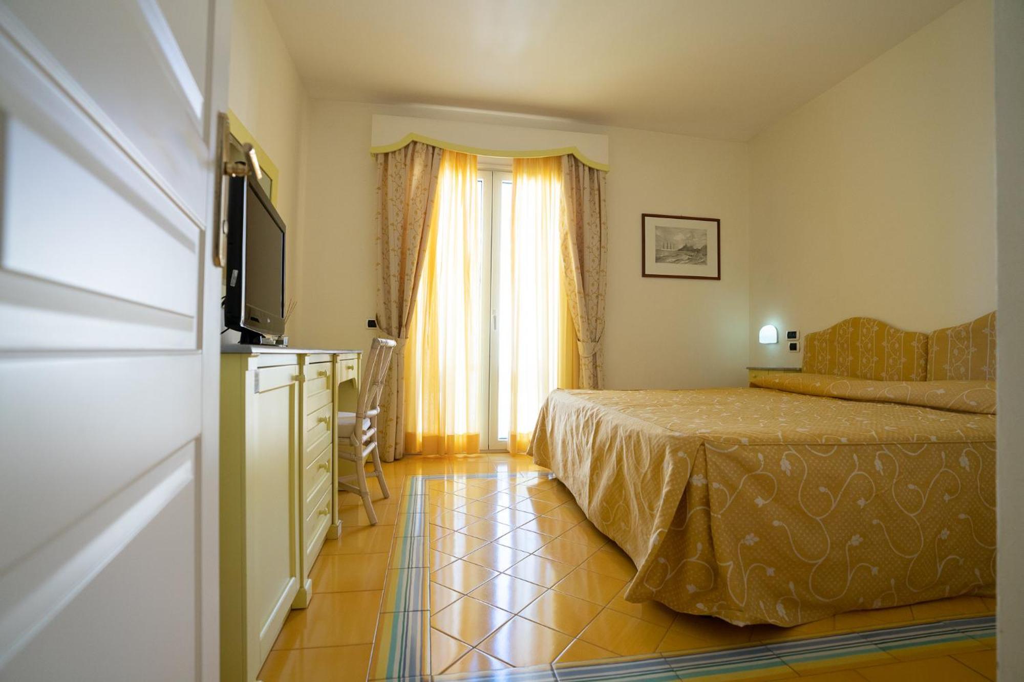Hotel Santa Caterina パリヌロ エクステリア 写真